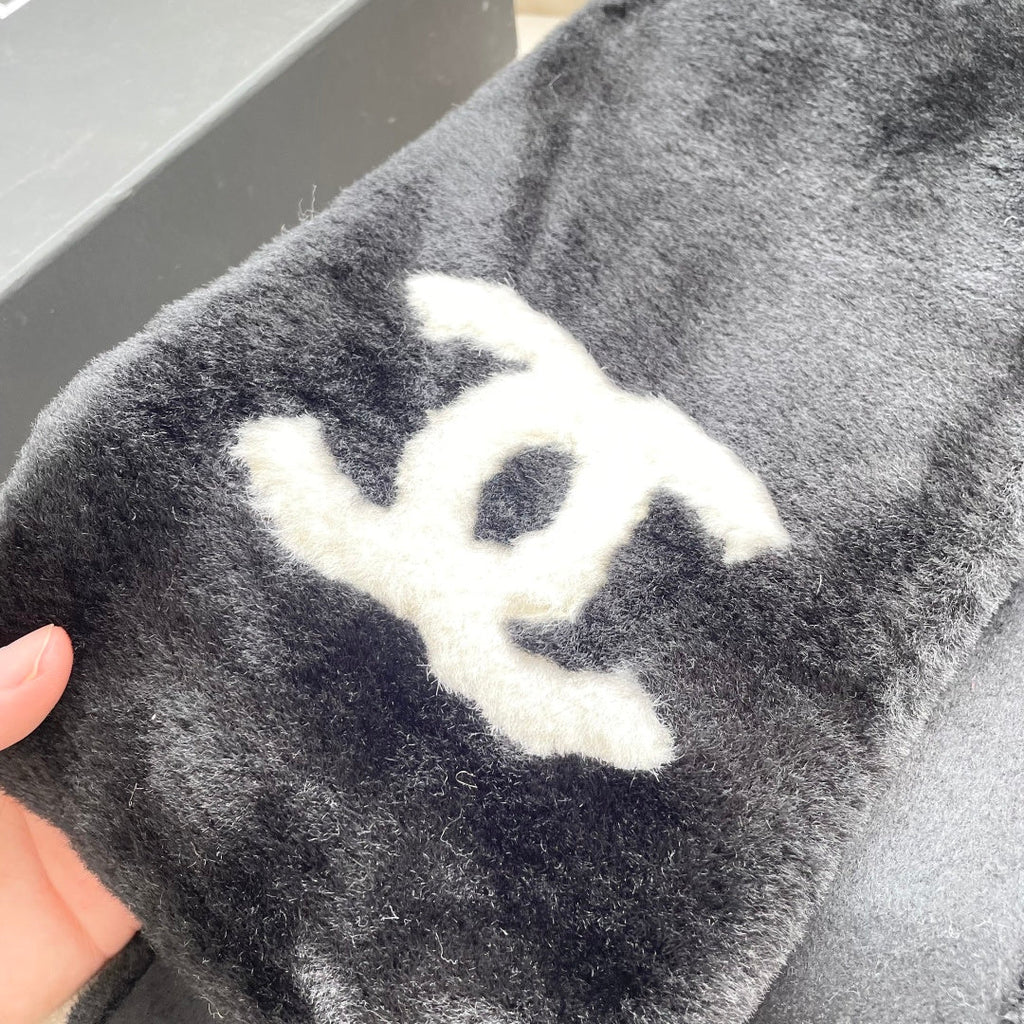 CHANEL 25S SCARF 120 IN FAUX FUR 876434