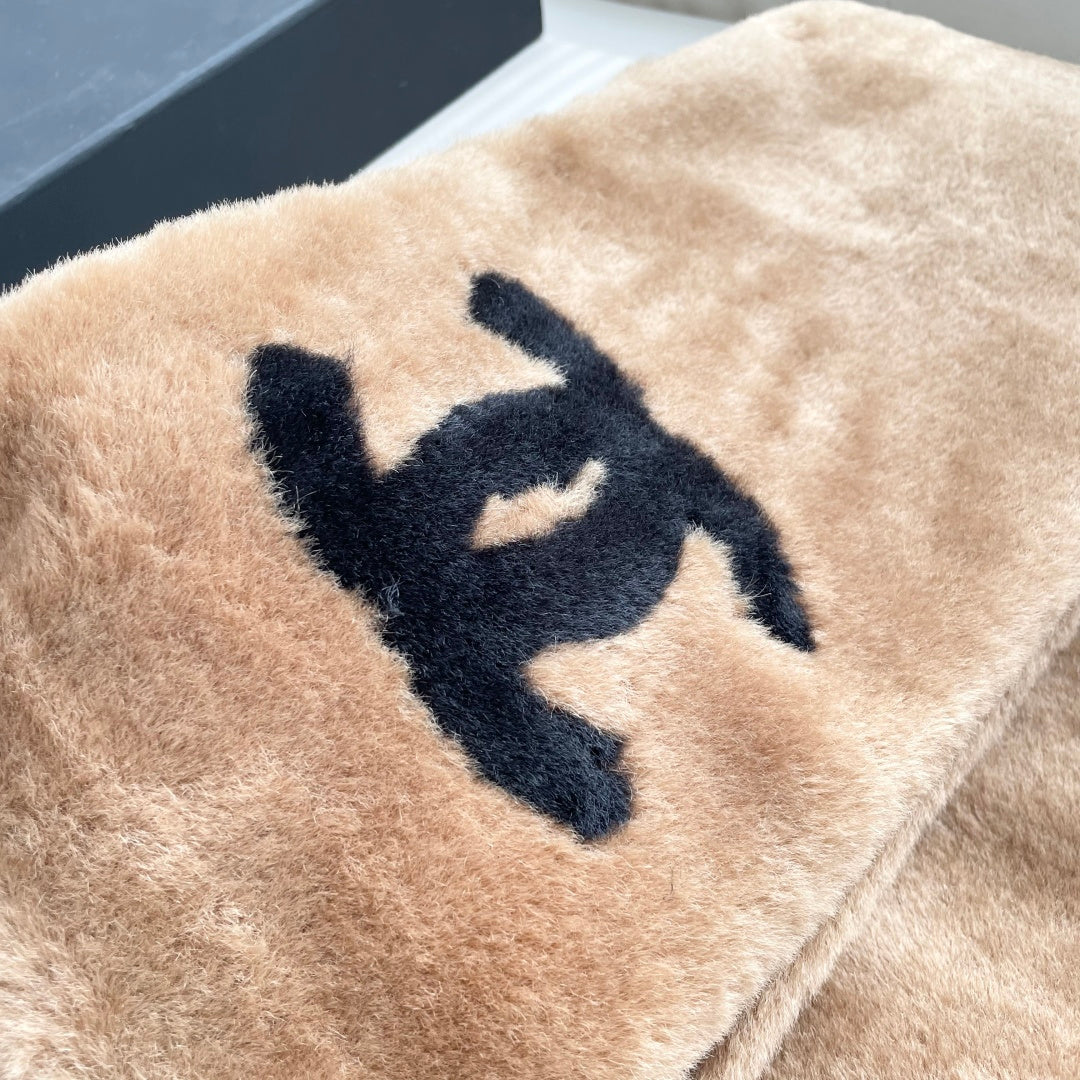 CHANEL 25S SCARF 120 IN FAUX FUR 876435