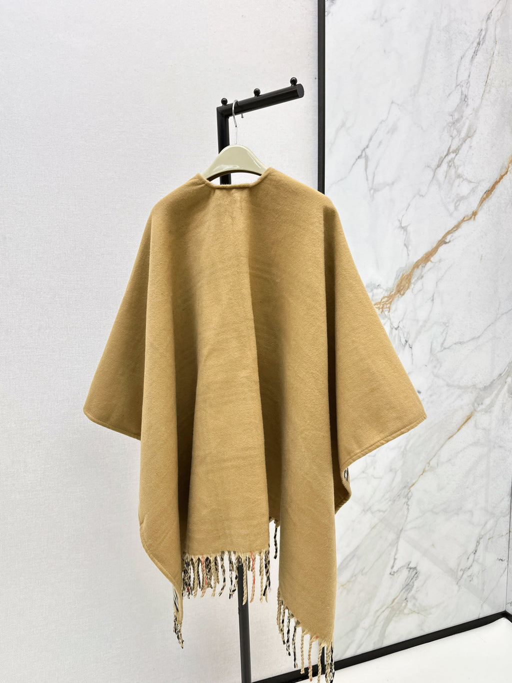 BURBERRY 25S KNITTED SHAWL 067