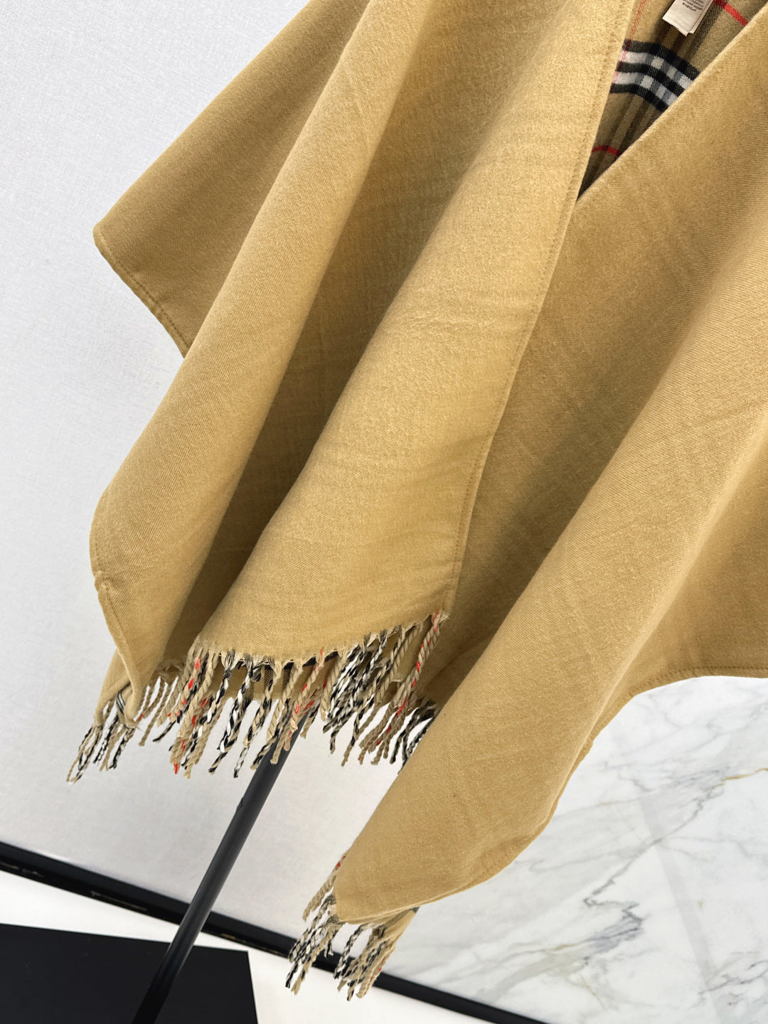 BURBERRY 25S KNITTED SHAWL 067