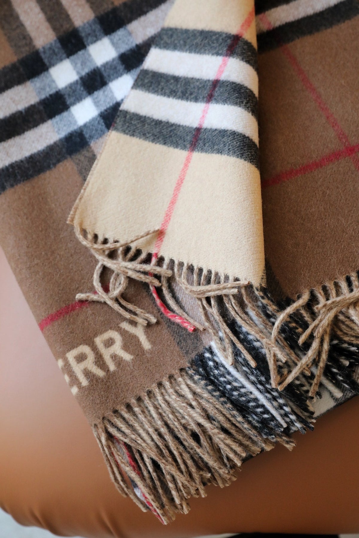 BURBERRY BBR SCARF 140 CM IN CASHMERE 732179