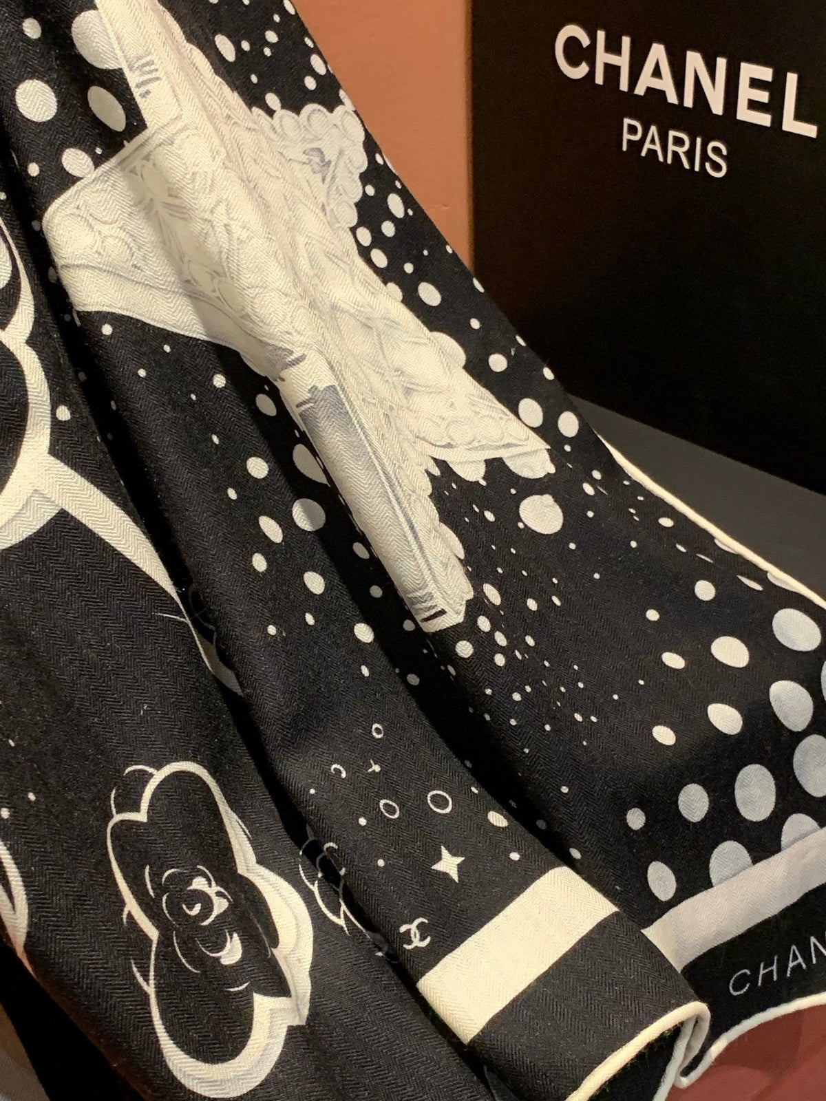CHANEL 25S SCARF 140 IN SILK AND CASHMERE 931993